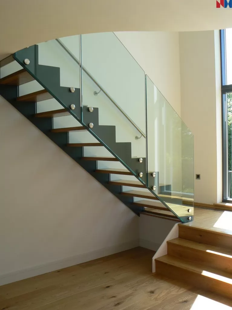 Cầu thang kính âm sàn