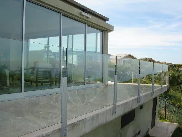 Lan can kính ban công LCK004