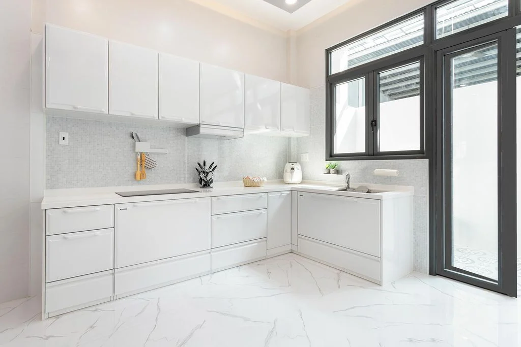 Tủ bếp chữ L thông minh